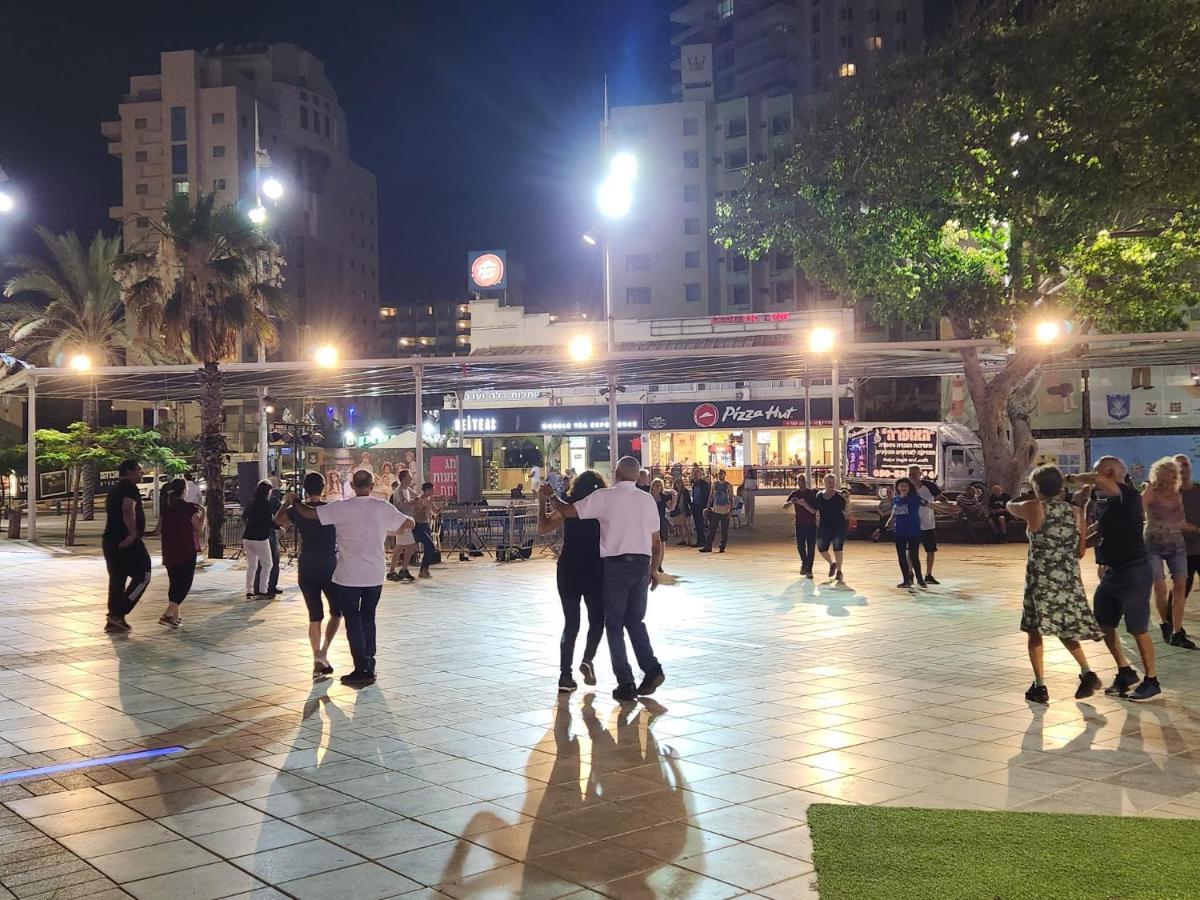 Chilling In Netanyaアパートメント エクステリア 写真